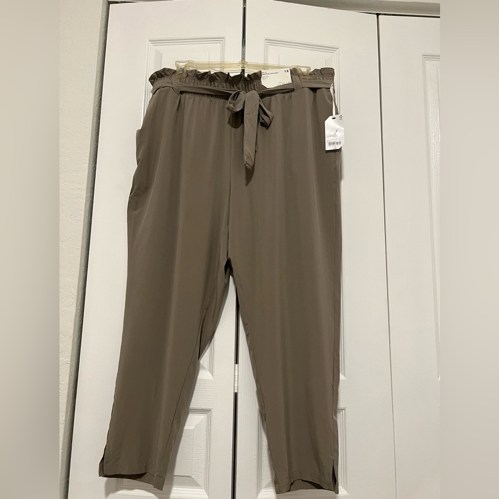 STYLUS Women's Taupe Capris
